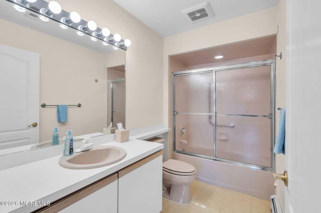 5 Vienna Drive, Toms River, NJ 08757