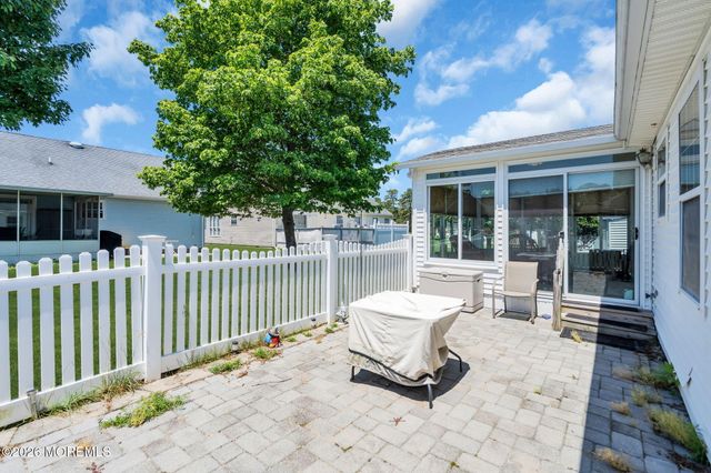 5 Vienna Drive, Toms River, NJ 08757