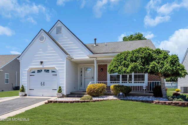 5 Vienna Drive, Toms River, NJ 08757