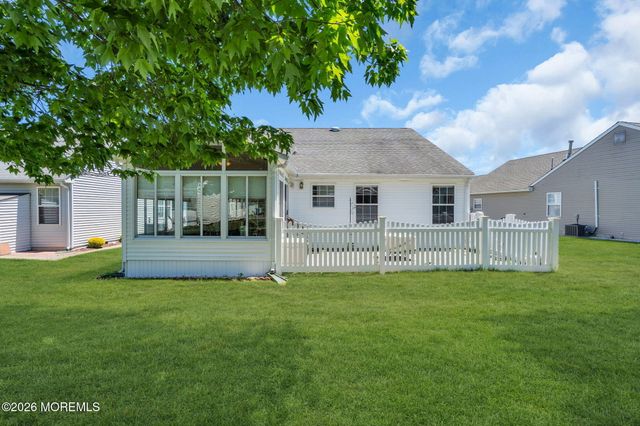 5 Vienna Drive, Toms River, NJ 08757
