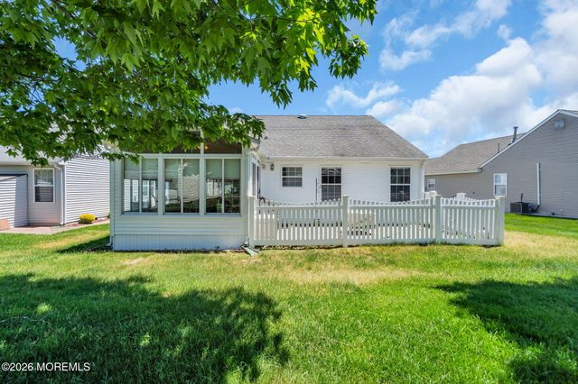 5 Vienna Drive, Toms River, NJ 08757