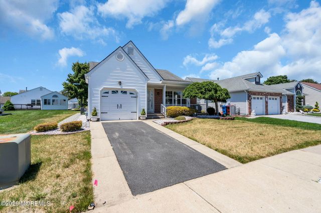 5 Vienna Drive, Toms River, NJ 08757