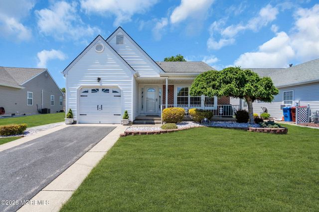 5 Vienna Drive, Toms River, NJ 08757