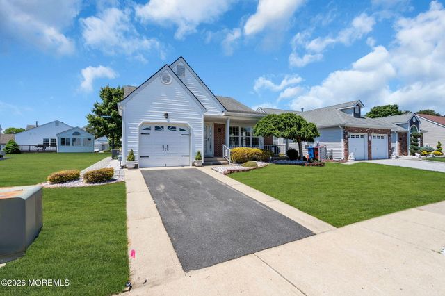 5 Vienna Drive, Toms River, NJ 08757