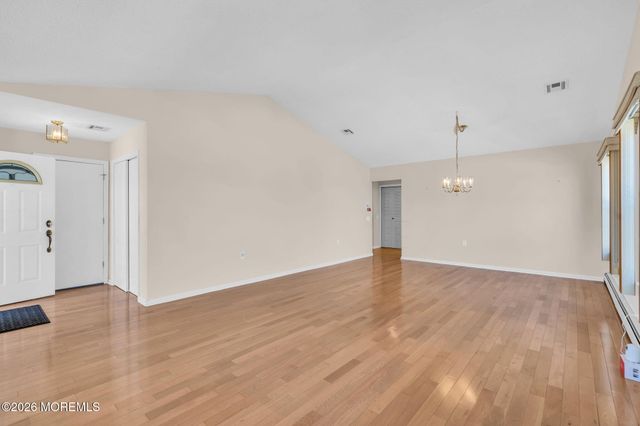 5 Vienna Drive, Toms River, NJ 08757