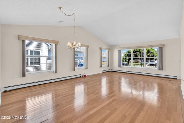 5 Vienna Drive, Toms River, NJ 08757