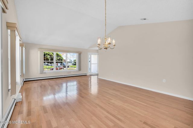 5 Vienna Drive, Toms River, NJ 08757