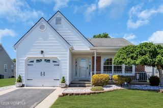5 Vienna Drive, Toms River, NJ 08757