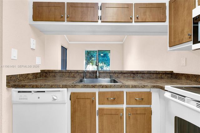 13864 SW 93rd Ln 13864, Miami, FL 33186