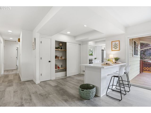 15904 Se HARRISON St, Portland, OR 97233