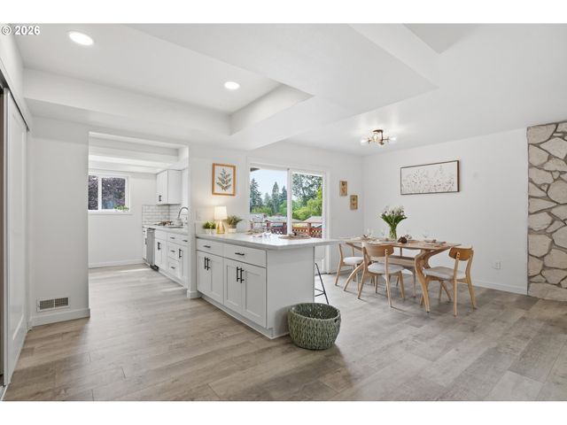 15904 Se HARRISON St, Portland, OR 97233