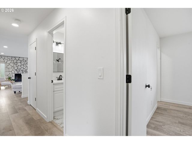 15904 Se HARRISON St, Portland, OR 97233