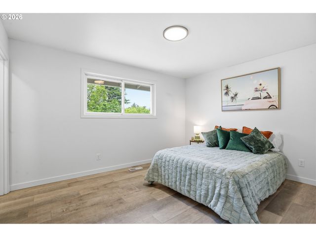 15904 Se HARRISON St, Portland, OR 97233