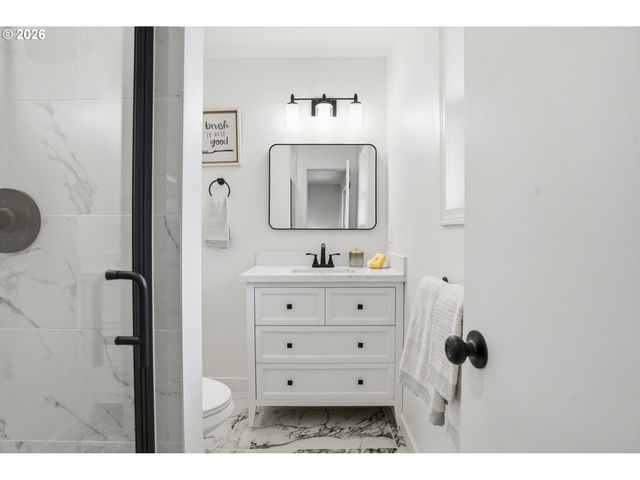 15904 Se HARRISON St, Portland, OR 97233