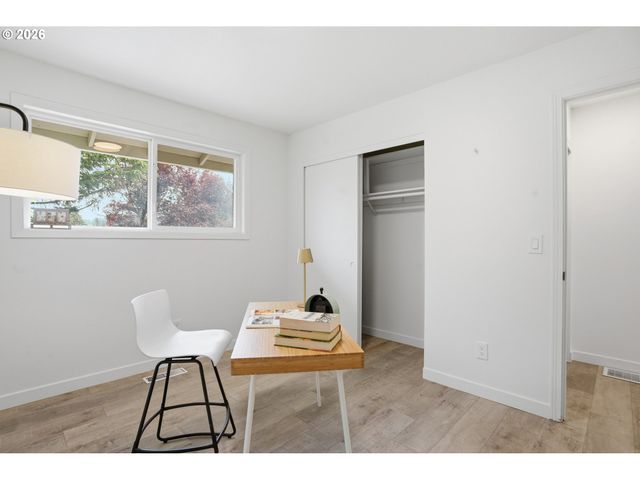 15904 Se HARRISON St, Portland, OR 97233