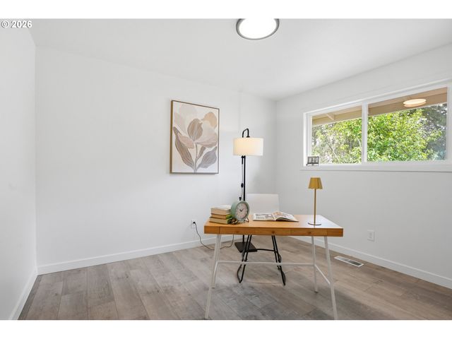 15904 Se HARRISON St, Portland, OR 97233