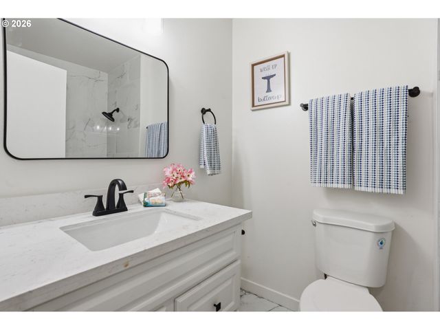 15904 Se HARRISON St, Portland, OR 97233