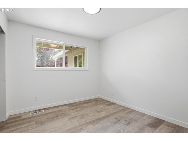 15904 Se HARRISON St, Portland, OR 97233