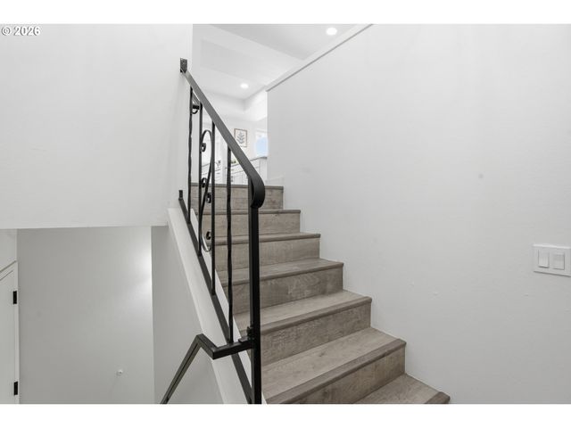 15904 Se HARRISON St, Portland, OR 97233