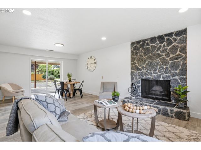 15904 Se HARRISON St, Portland, OR 97233