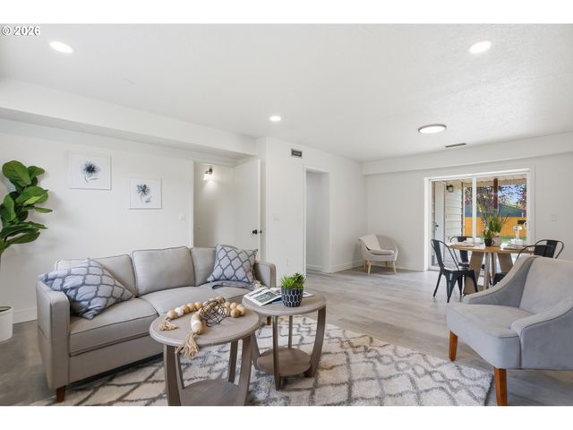 15904 Se HARRISON St, Portland, OR 97233