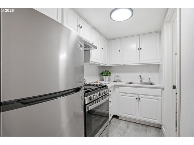 15904 Se HARRISON St, Portland, OR 97233