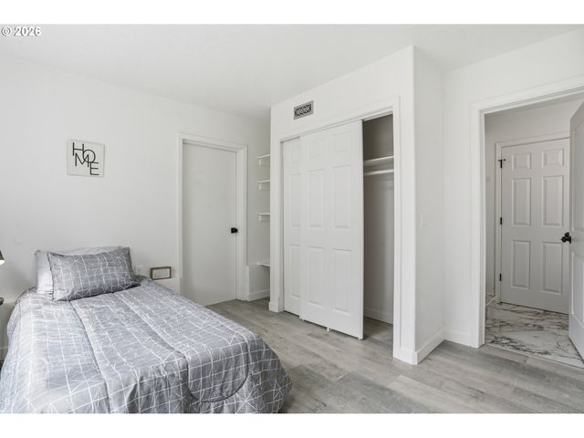 15904 Se HARRISON St, Portland, OR 97233