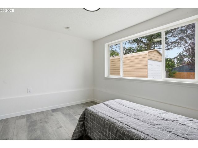 15904 Se HARRISON St, Portland, OR 97233