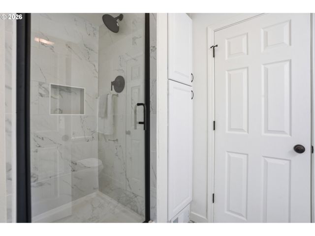 15904 Se HARRISON St, Portland, OR 97233