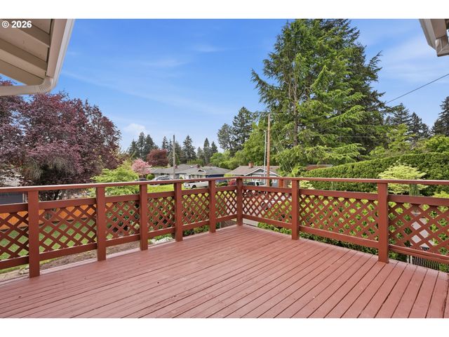 15904 Se HARRISON St, Portland, OR 97233