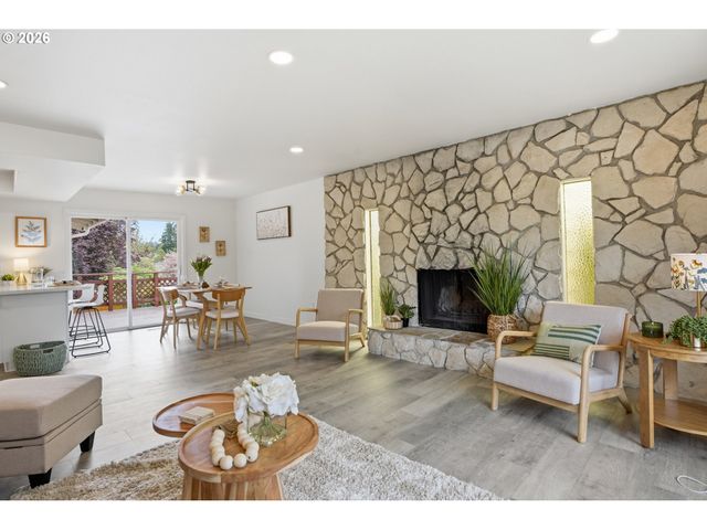 15904 Se HARRISON St, Portland, OR 97233