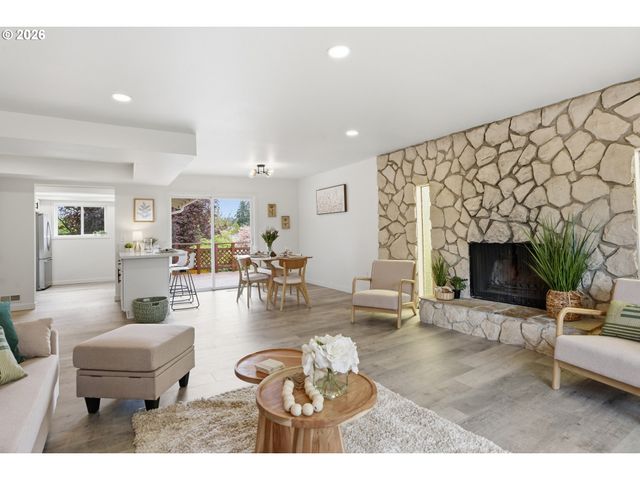 15904 Se HARRISON St, Portland, OR 97233