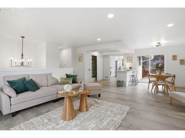 15904 Se HARRISON St, Portland, OR 97233