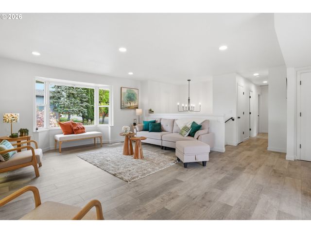 15904 Se HARRISON St, Portland, OR 97233