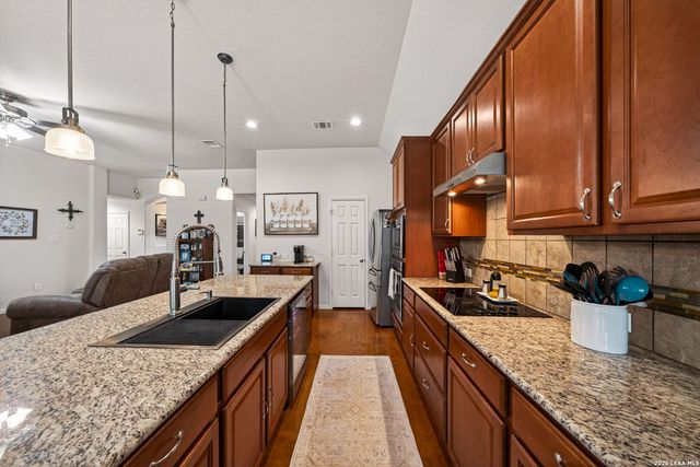1001 Oak Park, Schertz, TX 78154