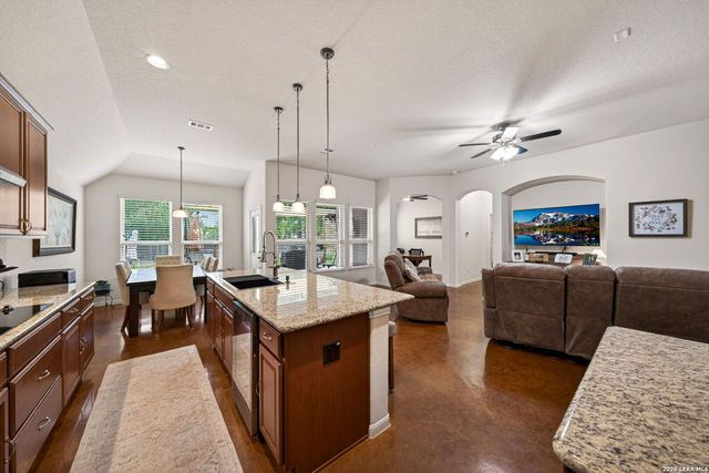 1001 Oak Park, Schertz, TX 78154