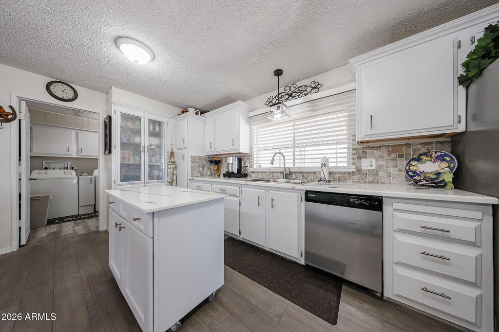 Image 8 of property listing at 3104 E BROADWAY Road 206, Mesa, AZ 85204