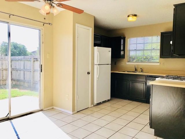 2000 Leeann DR A, Austin, TX 78758