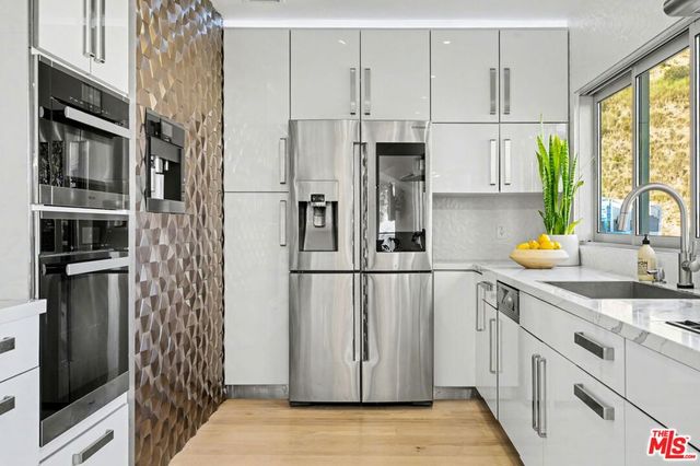 7944 Fareholm Drive, Los Angeles, CA 90046