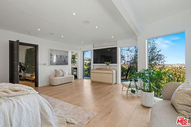 7944 Fareholm Drive, Los Angeles, CA 90046