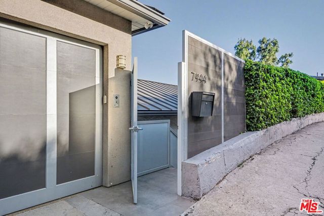 7944 Fareholm Drive, Los Angeles, CA 90046