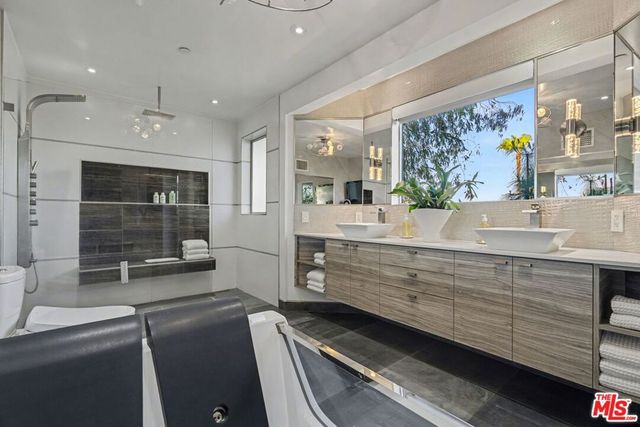 7944 Fareholm Drive, Los Angeles, CA 90046