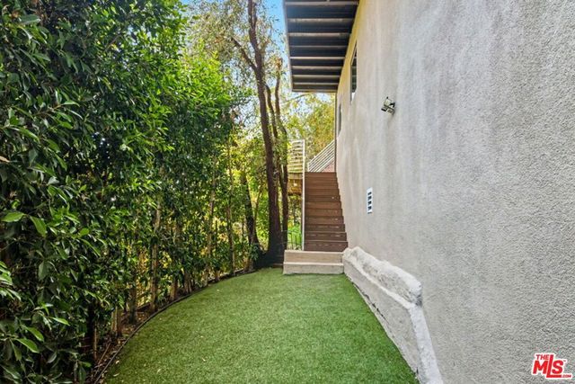 7944 Fareholm Drive, Los Angeles, CA 90046