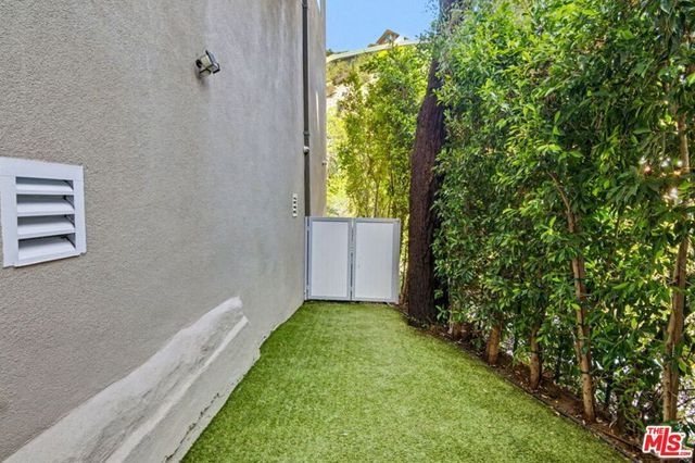 7944 Fareholm Drive, Los Angeles, CA 90046