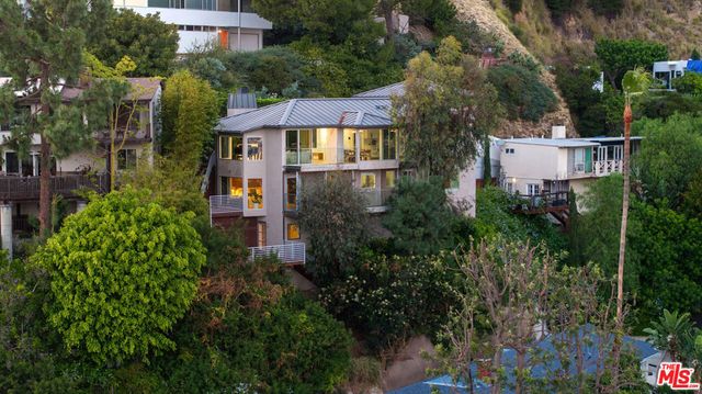 7944 Fareholm Drive, Los Angeles, CA 90046