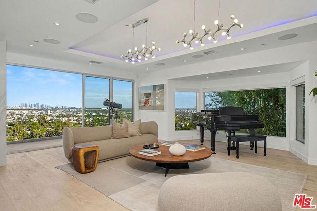 7944 Fareholm Drive, Los Angeles, CA 90046