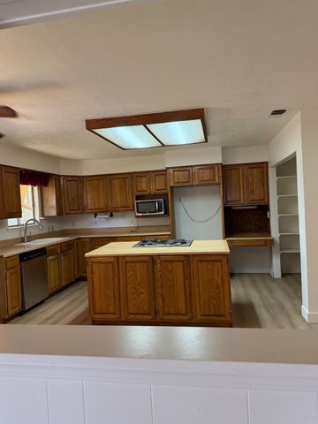 4836 Jackson St, North Highlands, CA 95660
