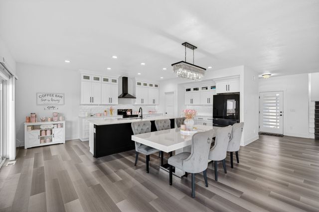 860 NW Frescott Circle, Waukee, IA 50263