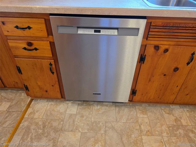 29421 Mark Avenue, Madison Heights, MI 48071