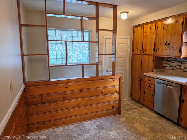 29421 Mark Avenue, Madison Heights, MI 48071